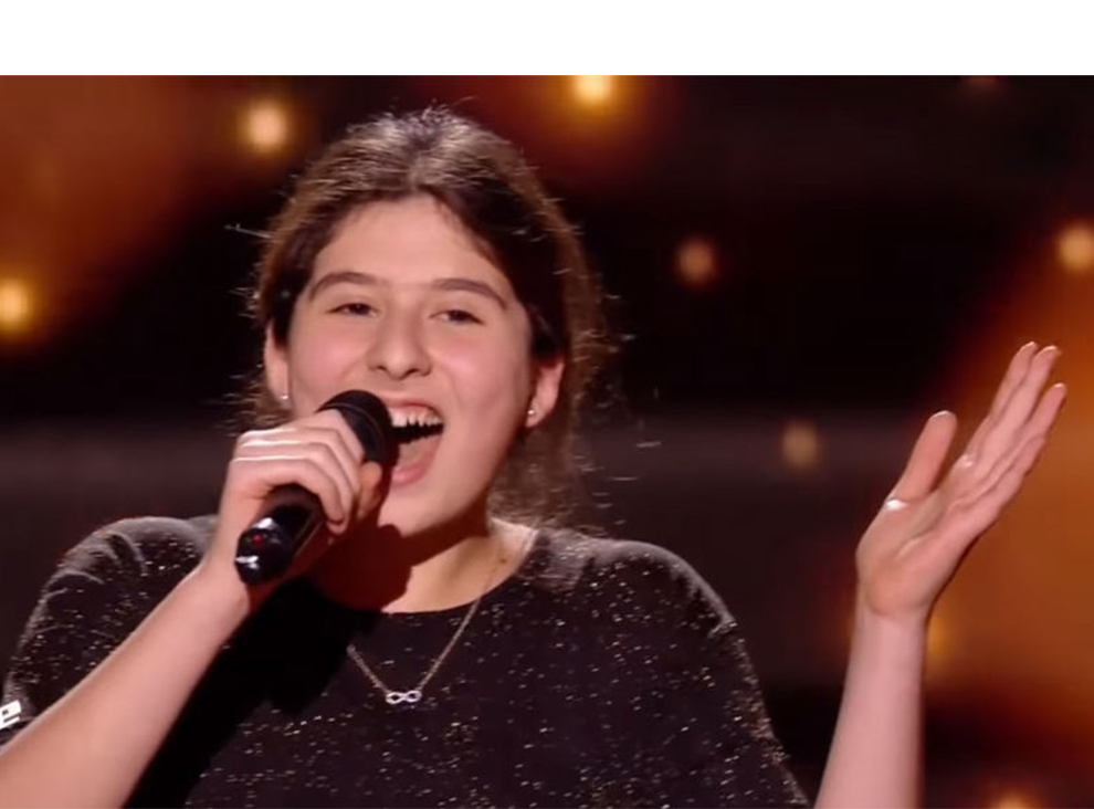 Армянка шоу голос Франция. Армянка джаз в шоу голос. Армянская девочка поет в программе голос.