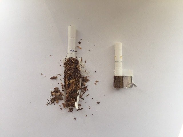 Использованный стик айкос. Сигарет айкос табак. Что внутри стиков для айкос. Стики айкос изнутри. Окурки от айкоса.