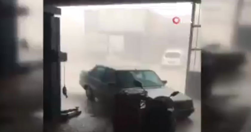 Հուժկու փոթորիկը հարվածել է Թուրքիայի Անթալիա քաղաքին։ Կան մեծ ավերածություններ